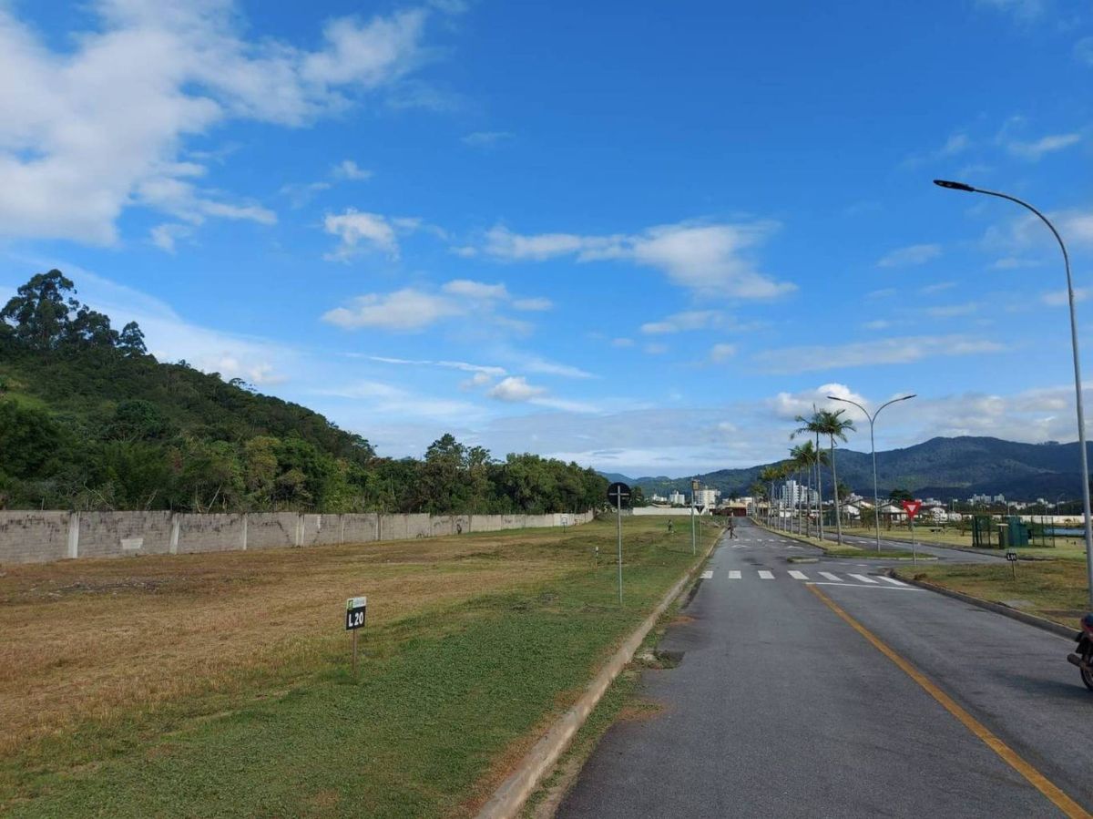 Terreno à venda no Rio do meio: 