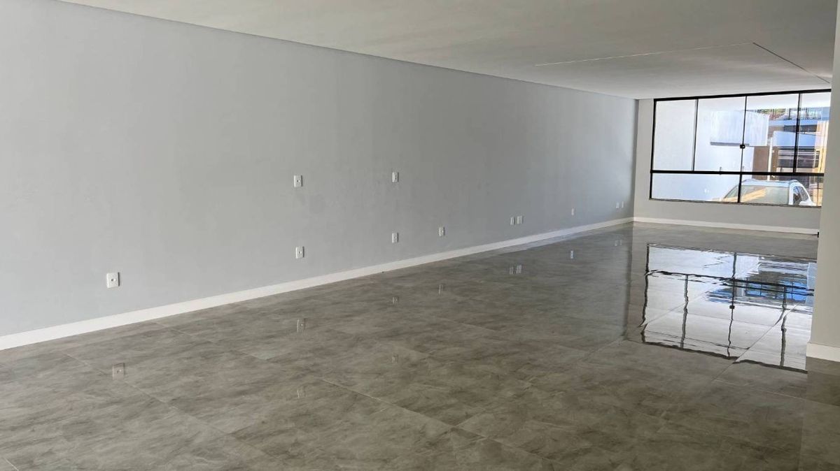 Casa à venda no Praia dos Amores: 