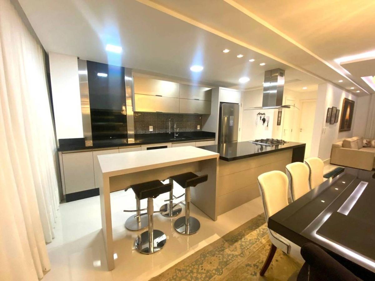 Apartamento à venda no Pioneiros: 