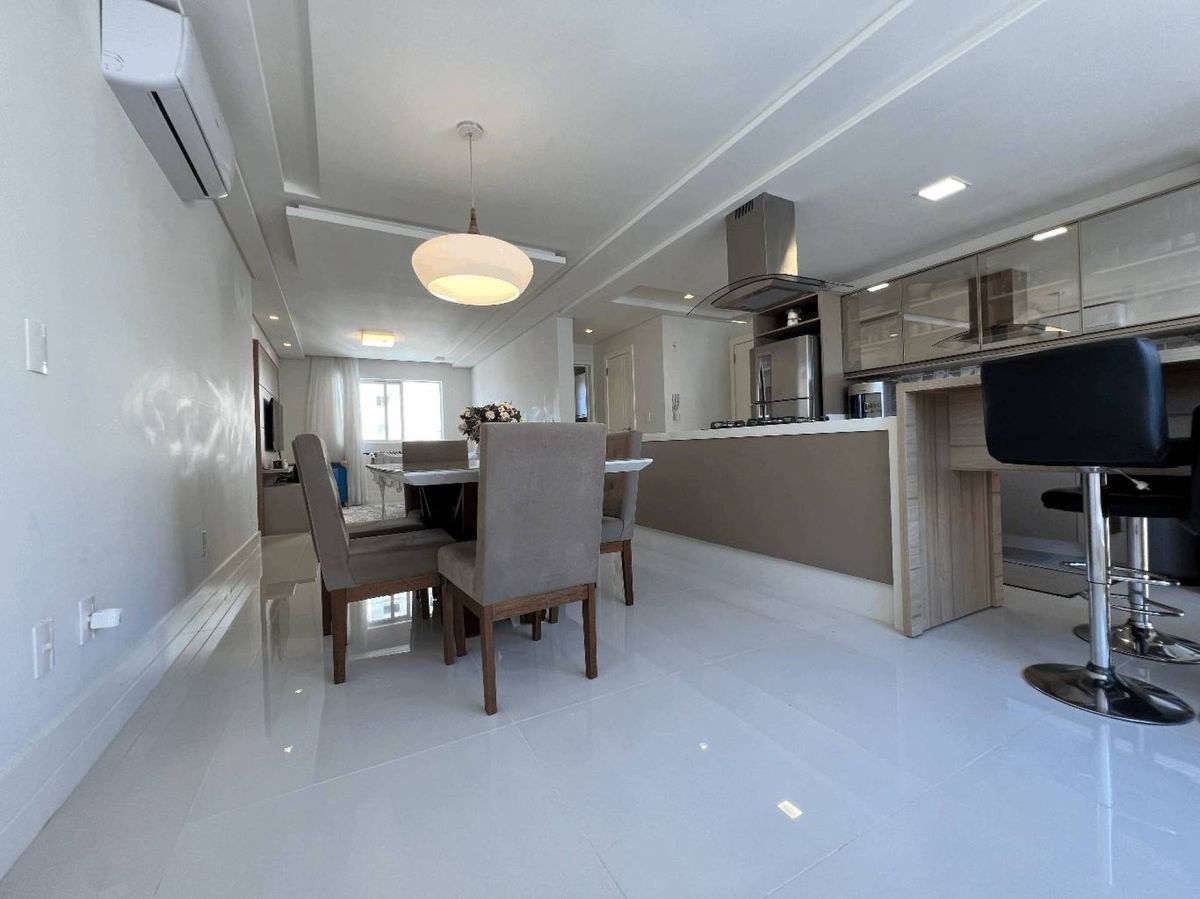 Apartamento à venda no Pioneiros: 