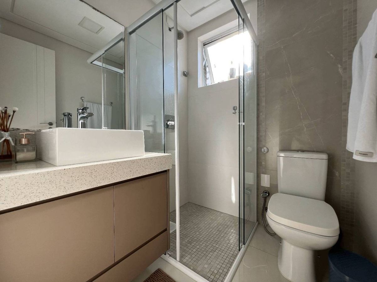 Apartamento à venda no Pioneiros: 