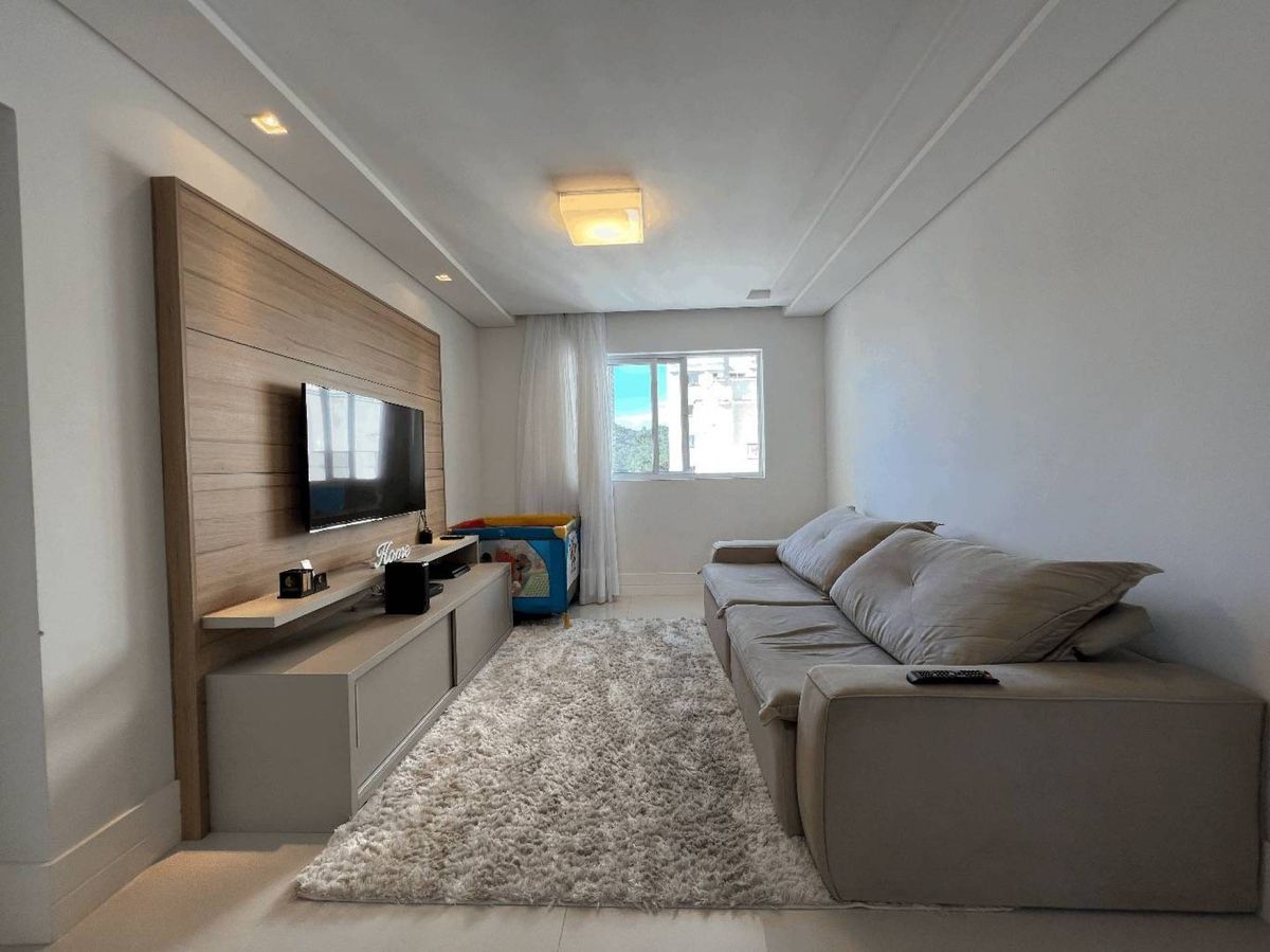 Apartamento à venda no Pioneiros: 