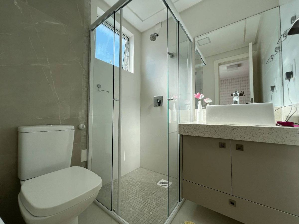 Apartamento à venda no Pioneiros: 