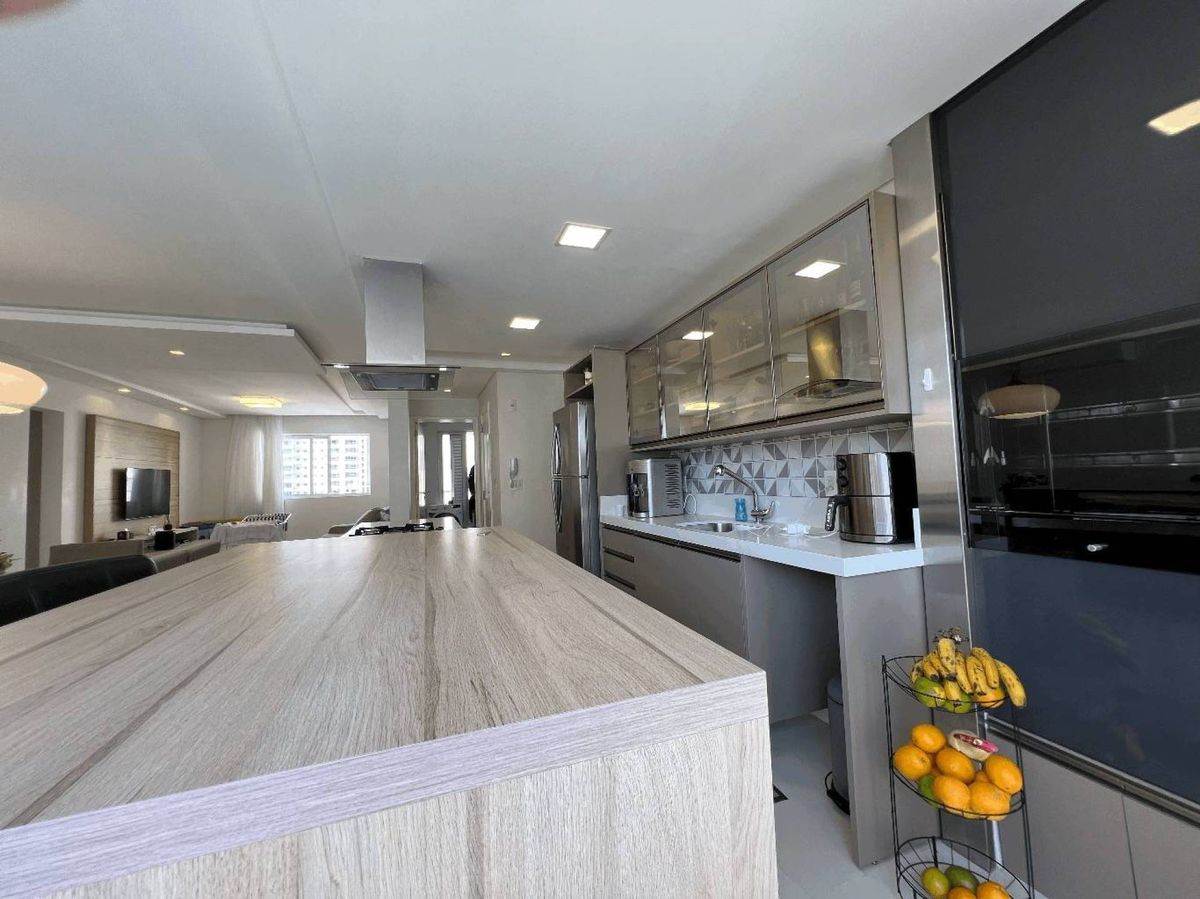 Apartamento à venda no Pioneiros: 