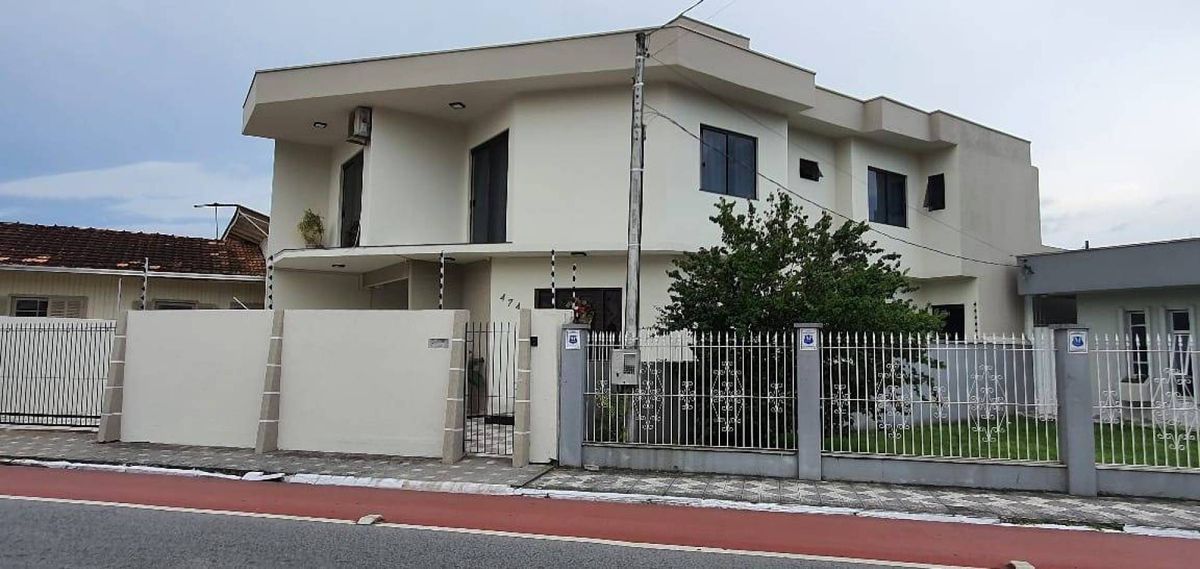 Casa à venda no Centro: 