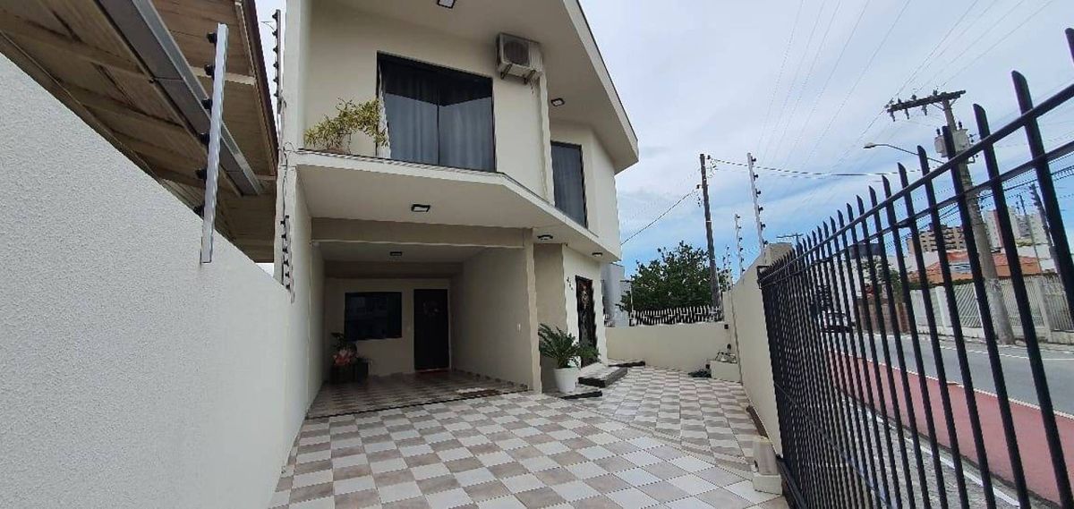 Casa à venda no Centro: 