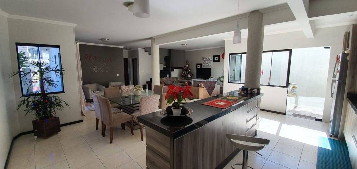 Casa à venda no Centro: 