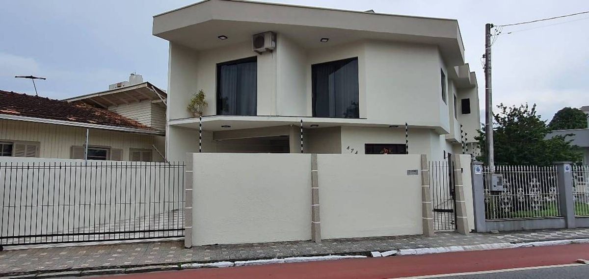 Casa à venda no Centro: 