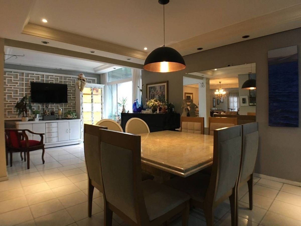 Casa à venda no Centro: 