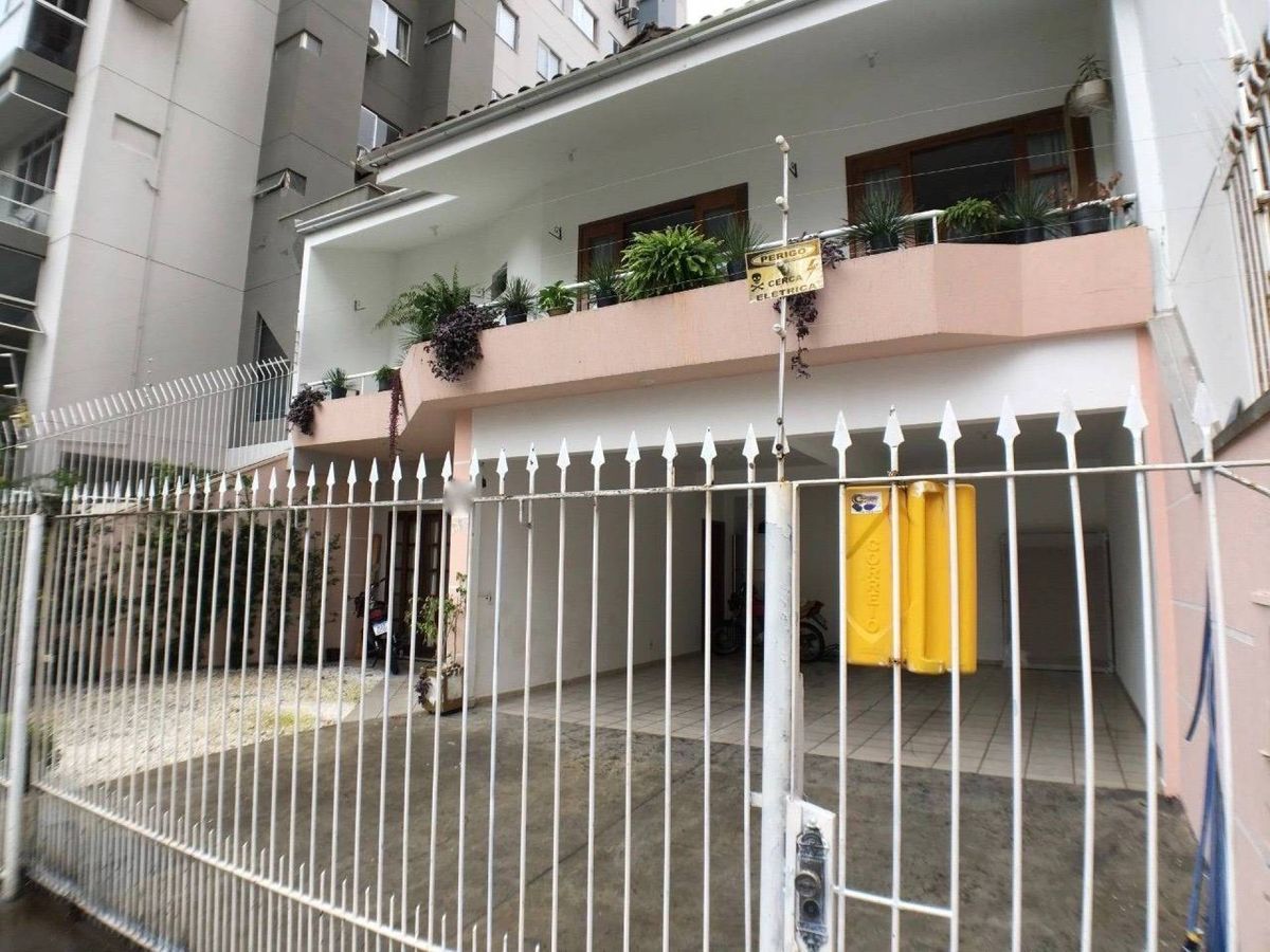 Casa à venda no Centro: 