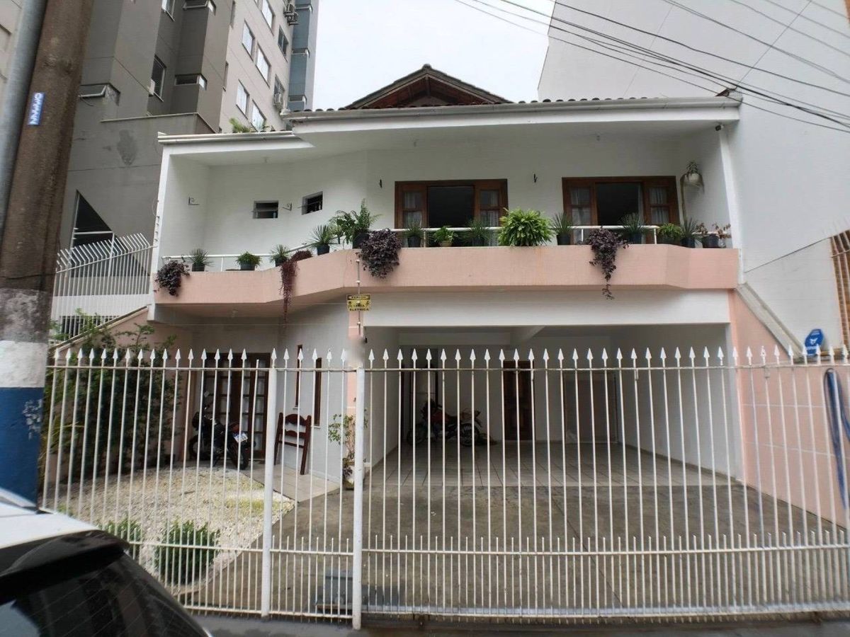 Casa à venda no Centro: 