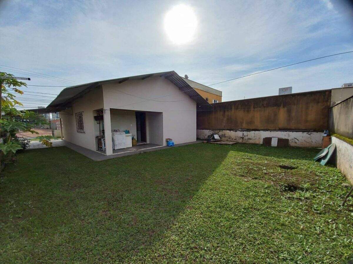 Casa à venda no Centro: 