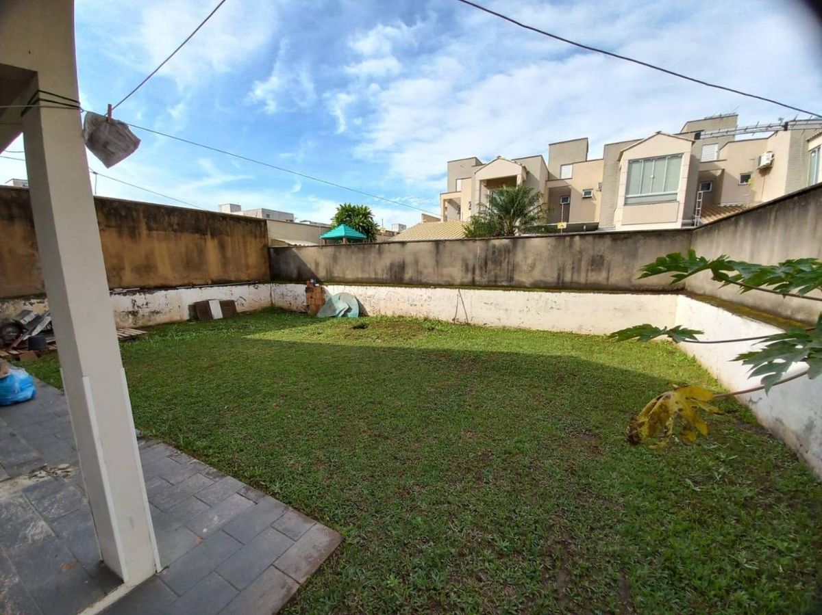 Casa à venda no Centro: 