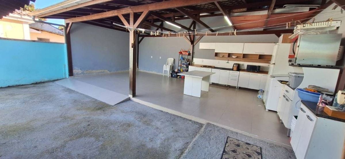 Casa de Condomínio à venda no Centro: 