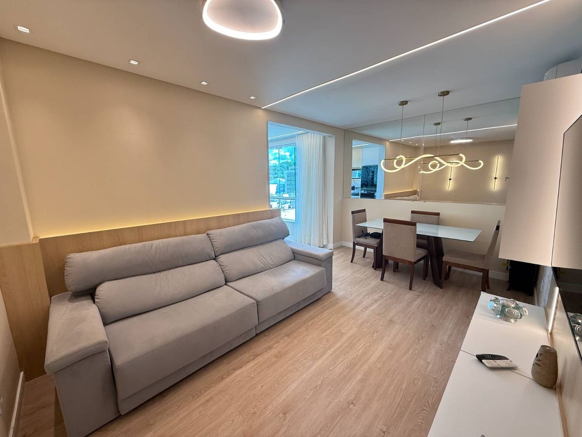 Apartamento à venda no Pioneiros: 