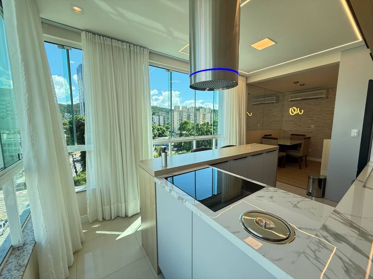 Apartamento à venda no Pioneiros: 