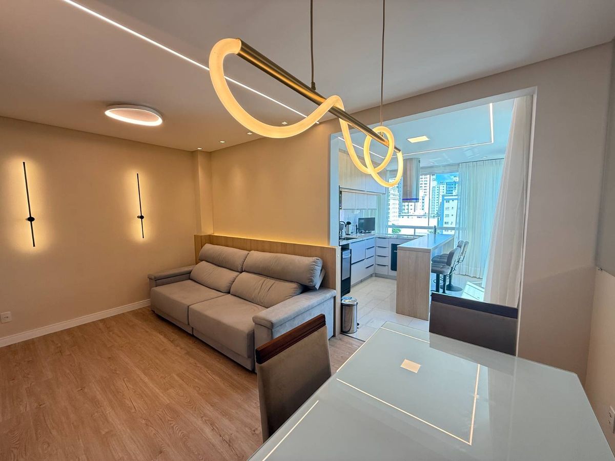 Apartamento à venda no Pioneiros: 