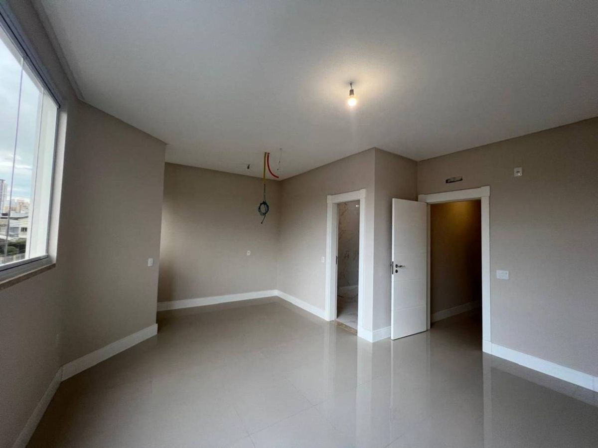 Casa à venda no Centro: 