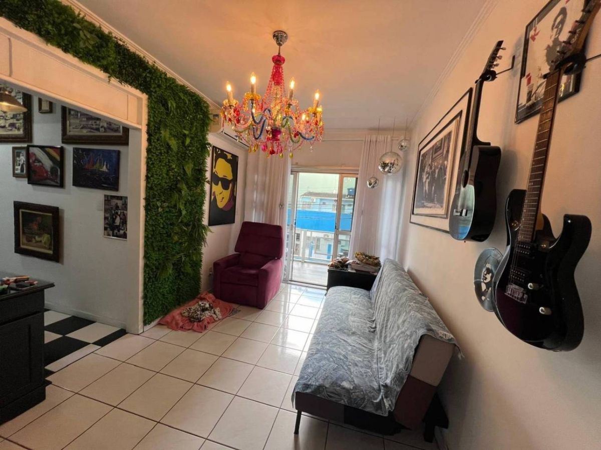 Apartamento à venda no Pioneiros: 