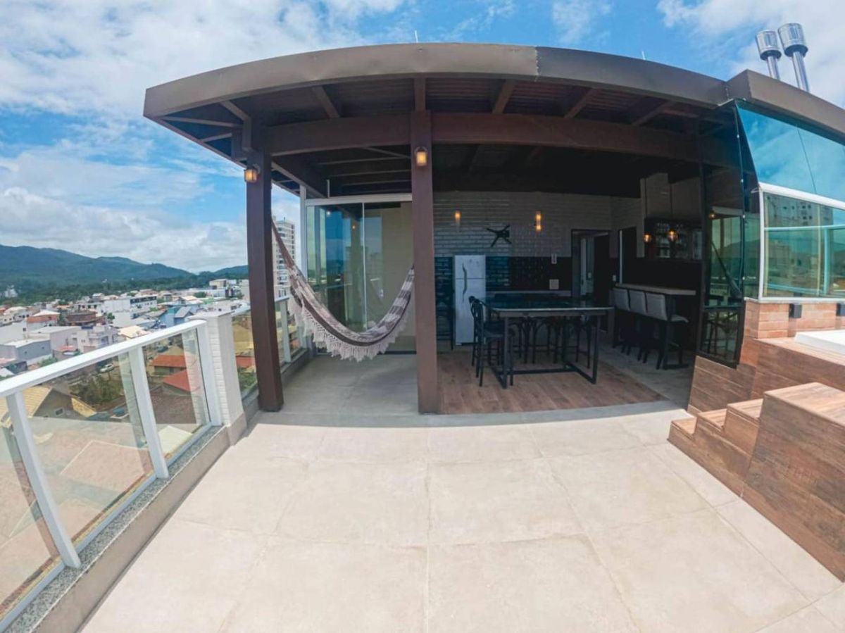 Apartamento à venda no Perequê: 