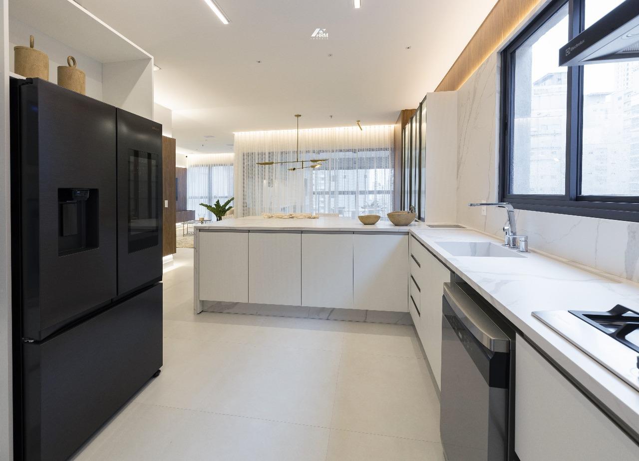 Apartamento à venda no Meia Praia: 