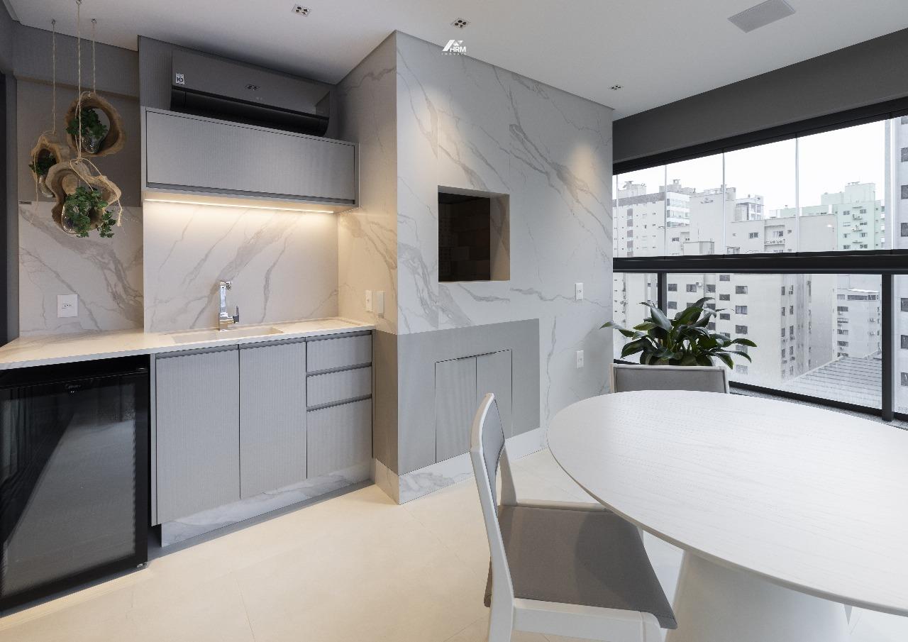 Apartamento à venda no Meia Praia: 