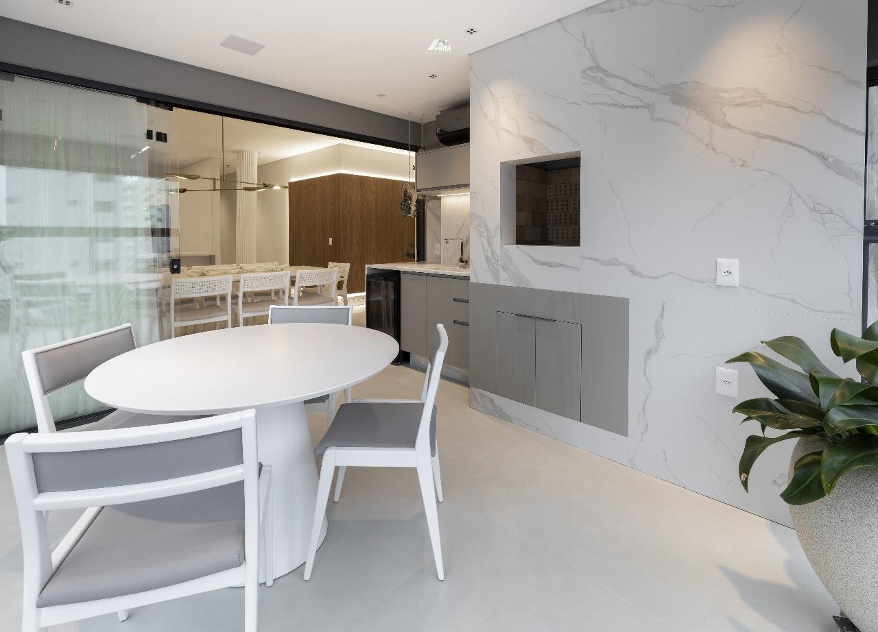 Apartamento à venda no Meia Praia: 