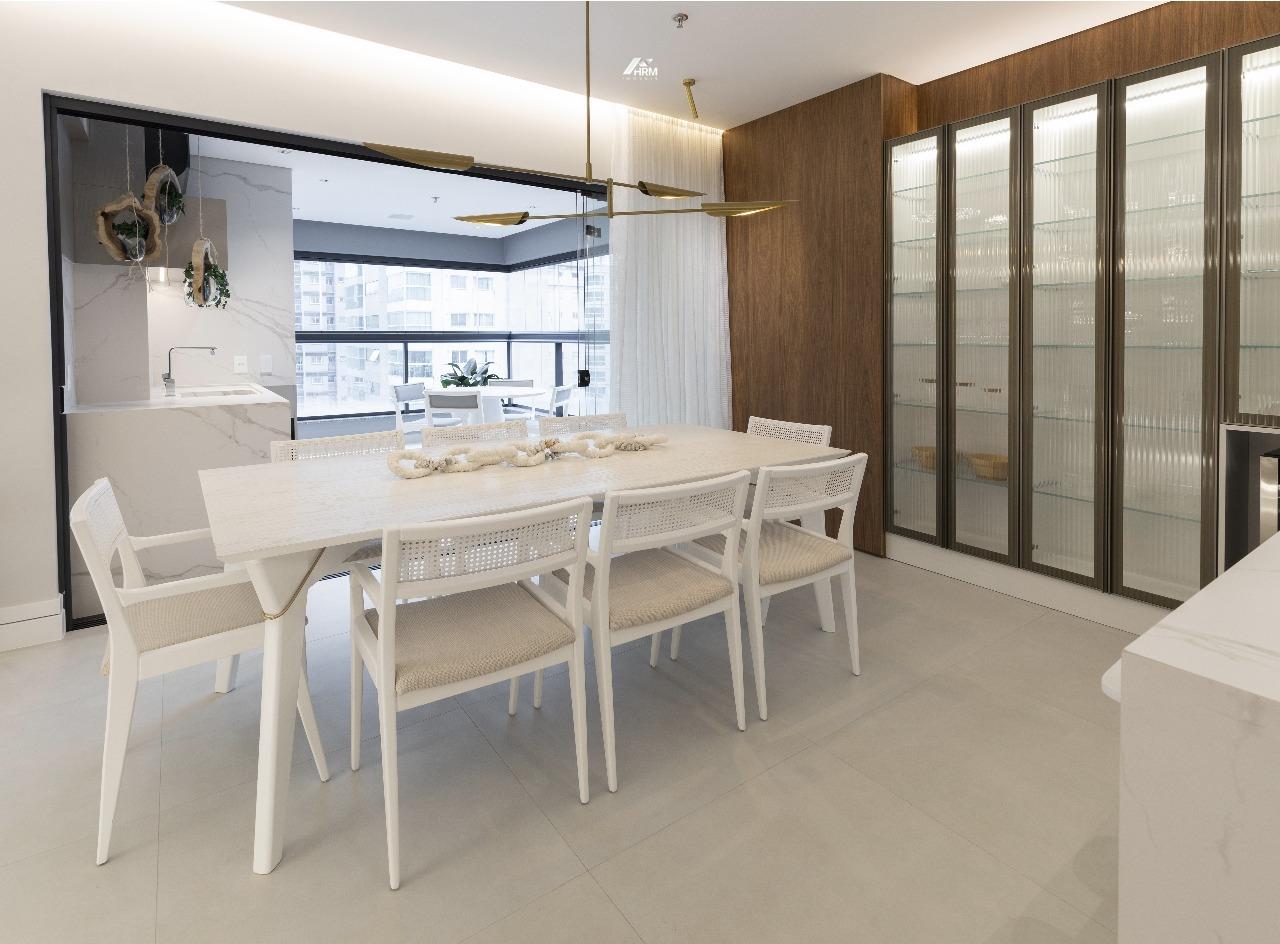 Apartamento à venda no Meia Praia: 