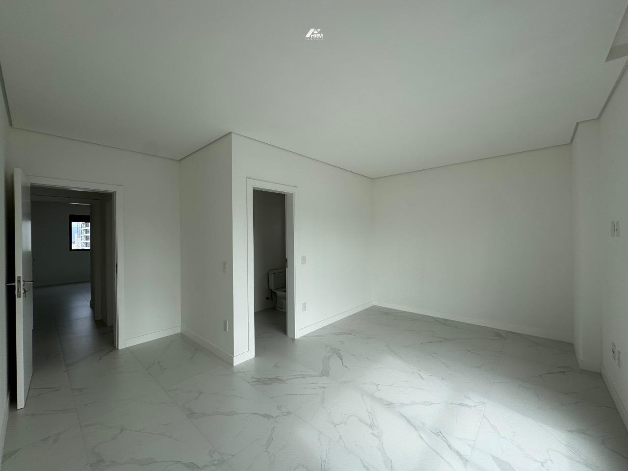 Apartamento à venda no Pioneiros: 