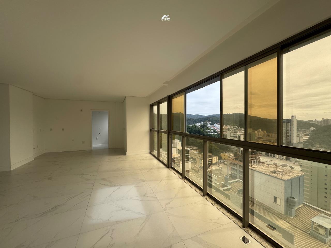 Apartamento à venda no Pioneiros: 