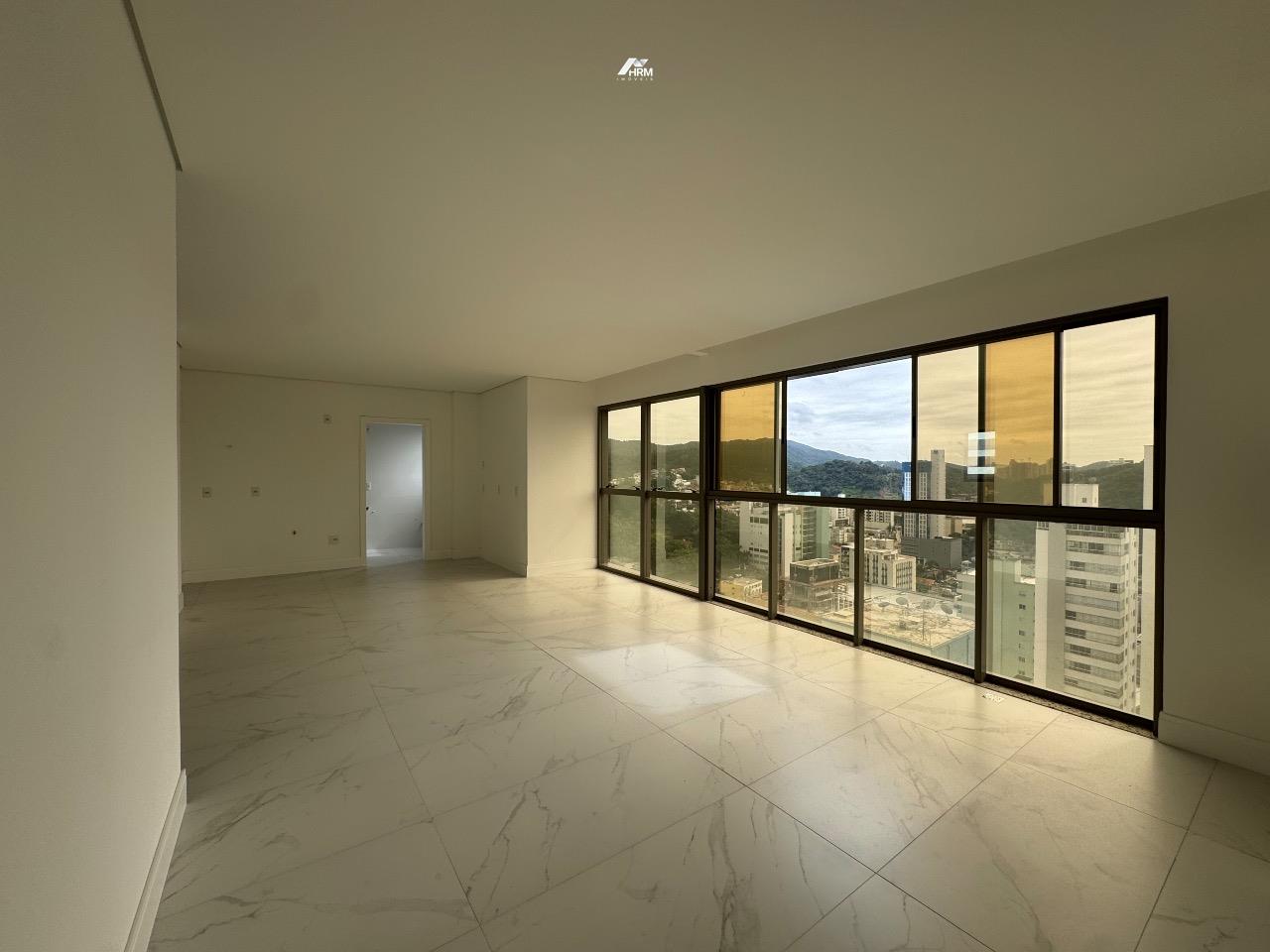 Apartamento à venda no Pioneiros: 