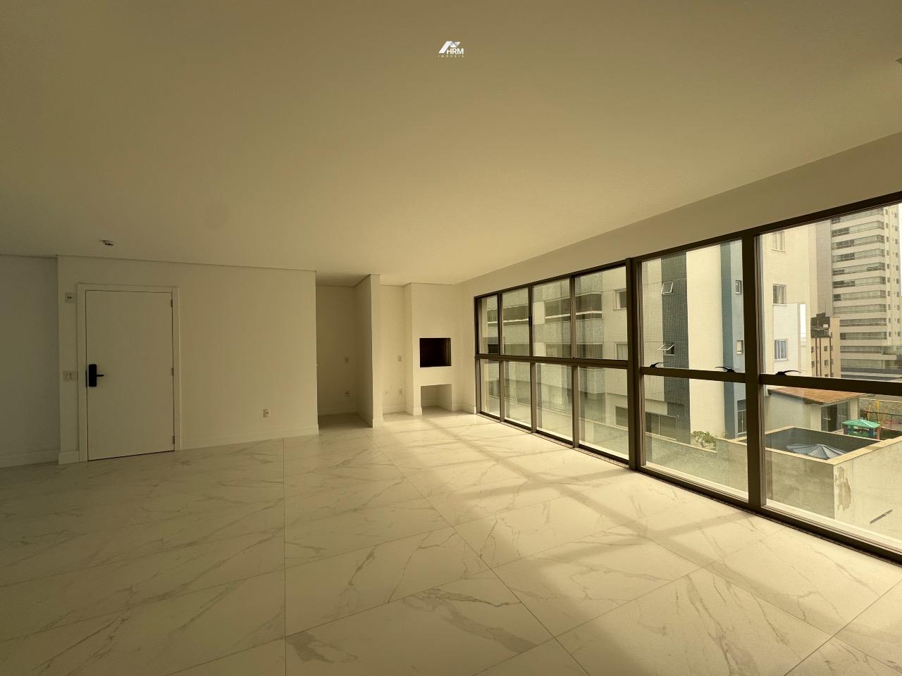 Apartamento à venda no Pioneiros: 