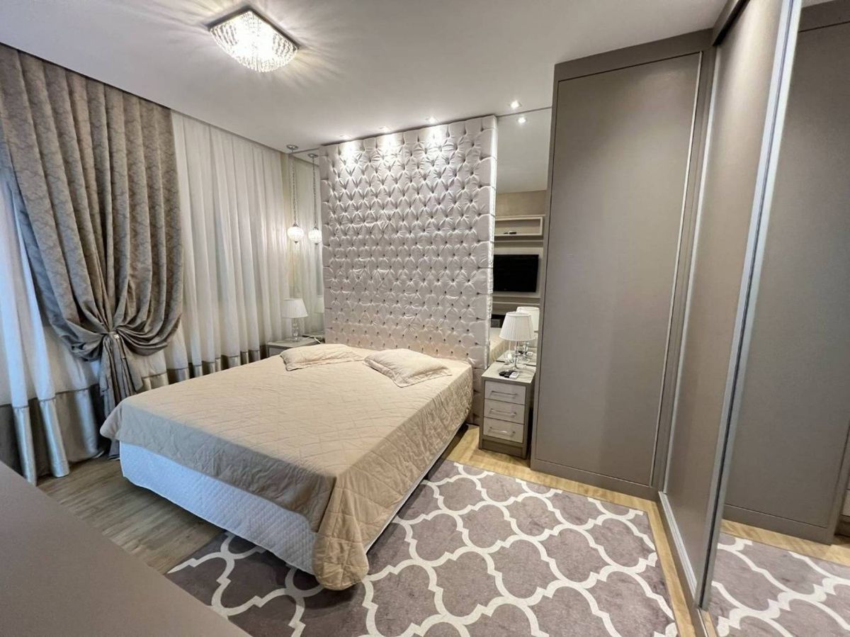 Apartamento à venda no Meia Praia: 