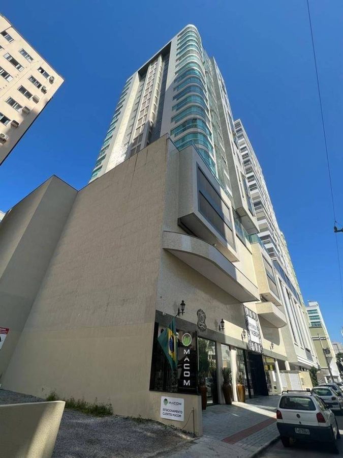 Apartamento à venda no Meia Praia: 