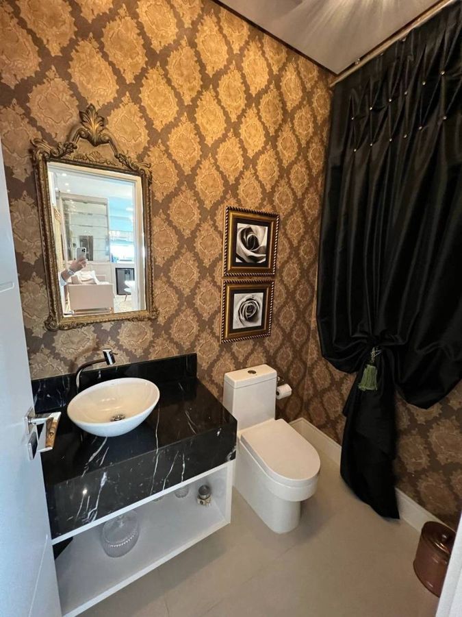 Apartamento à venda no Meia Praia: 