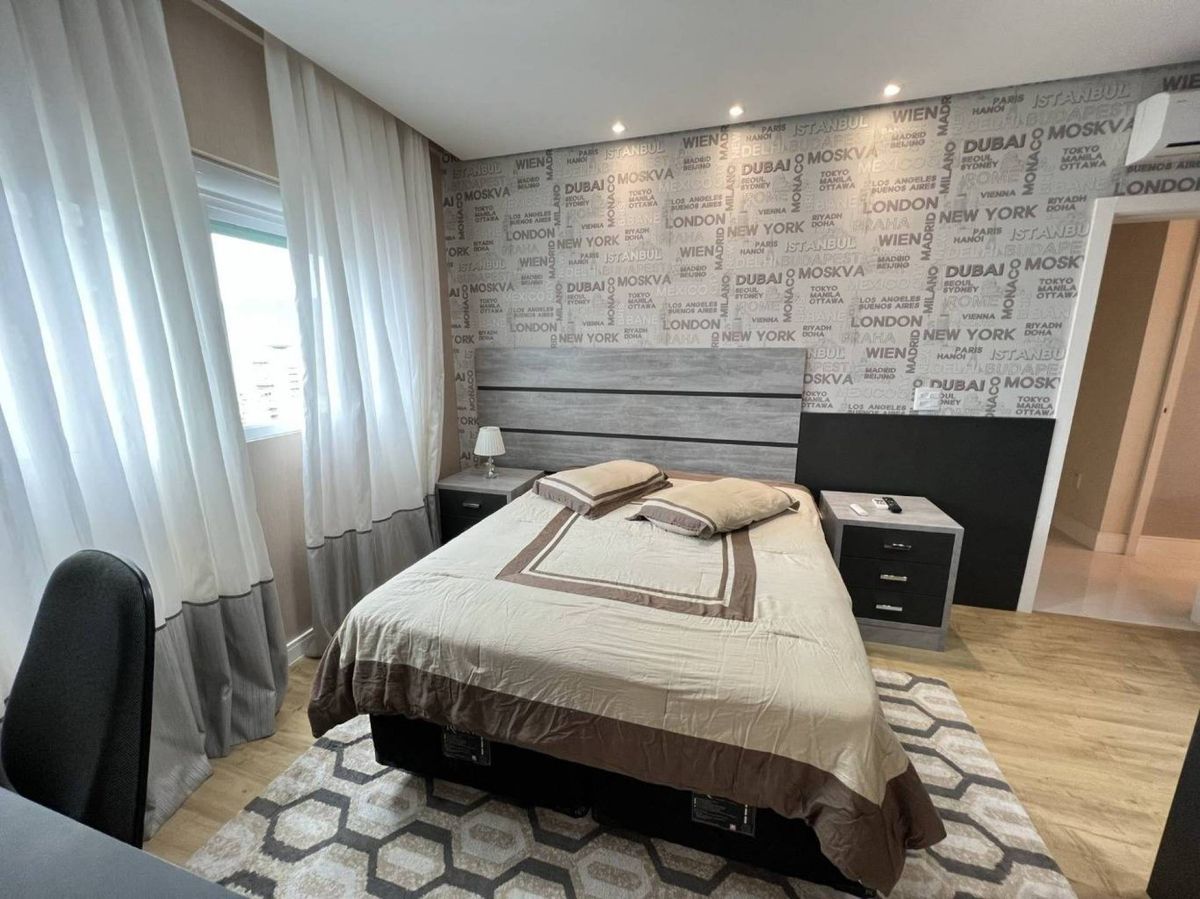 Apartamento à venda no Meia Praia: 