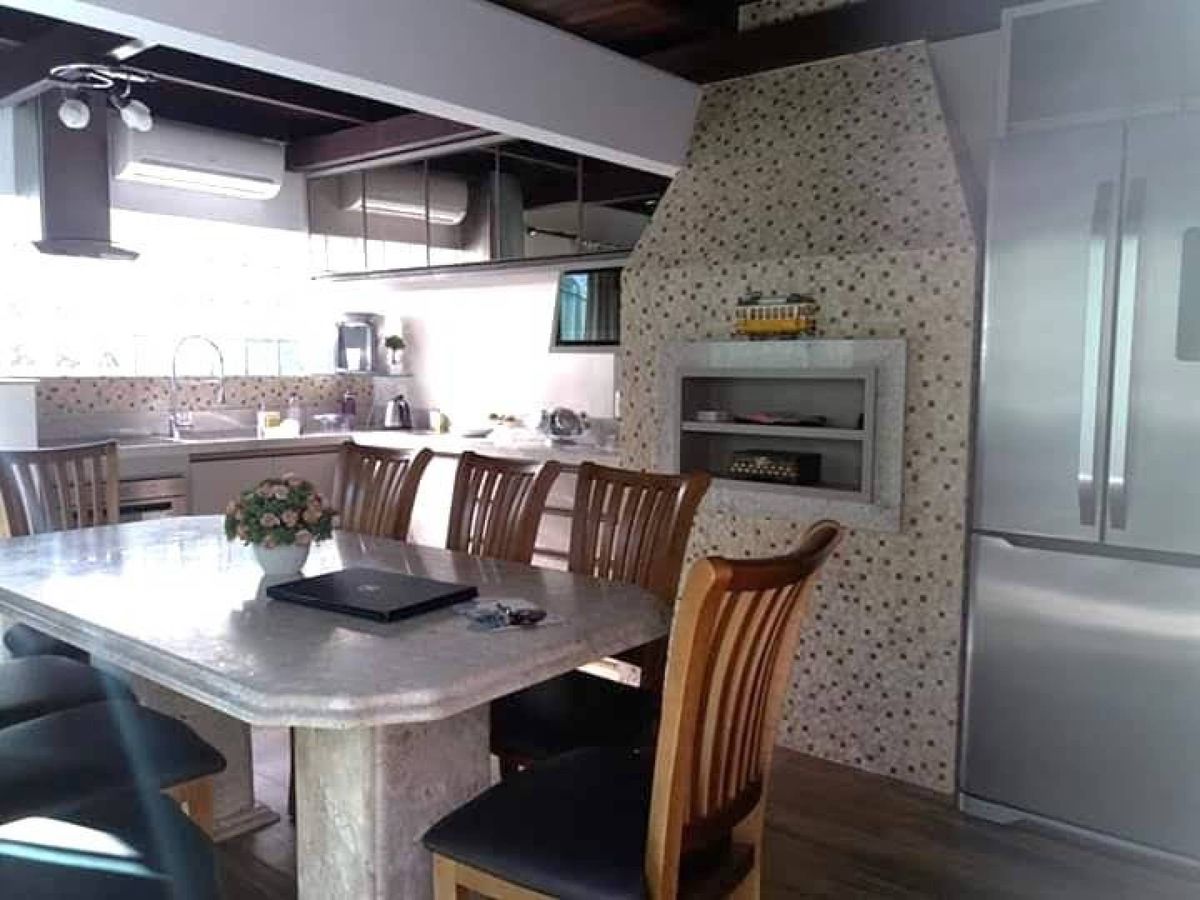 Casa à venda no Centro: 