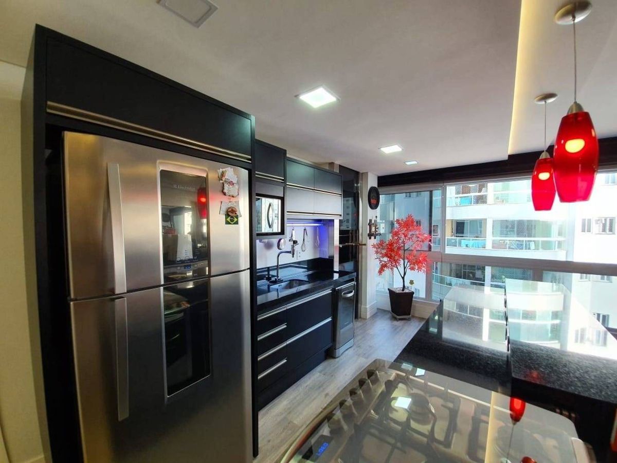 Apartamento à venda no Pioneiros: 