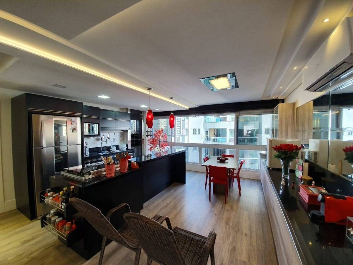 Apartamento à venda no Pioneiros: 