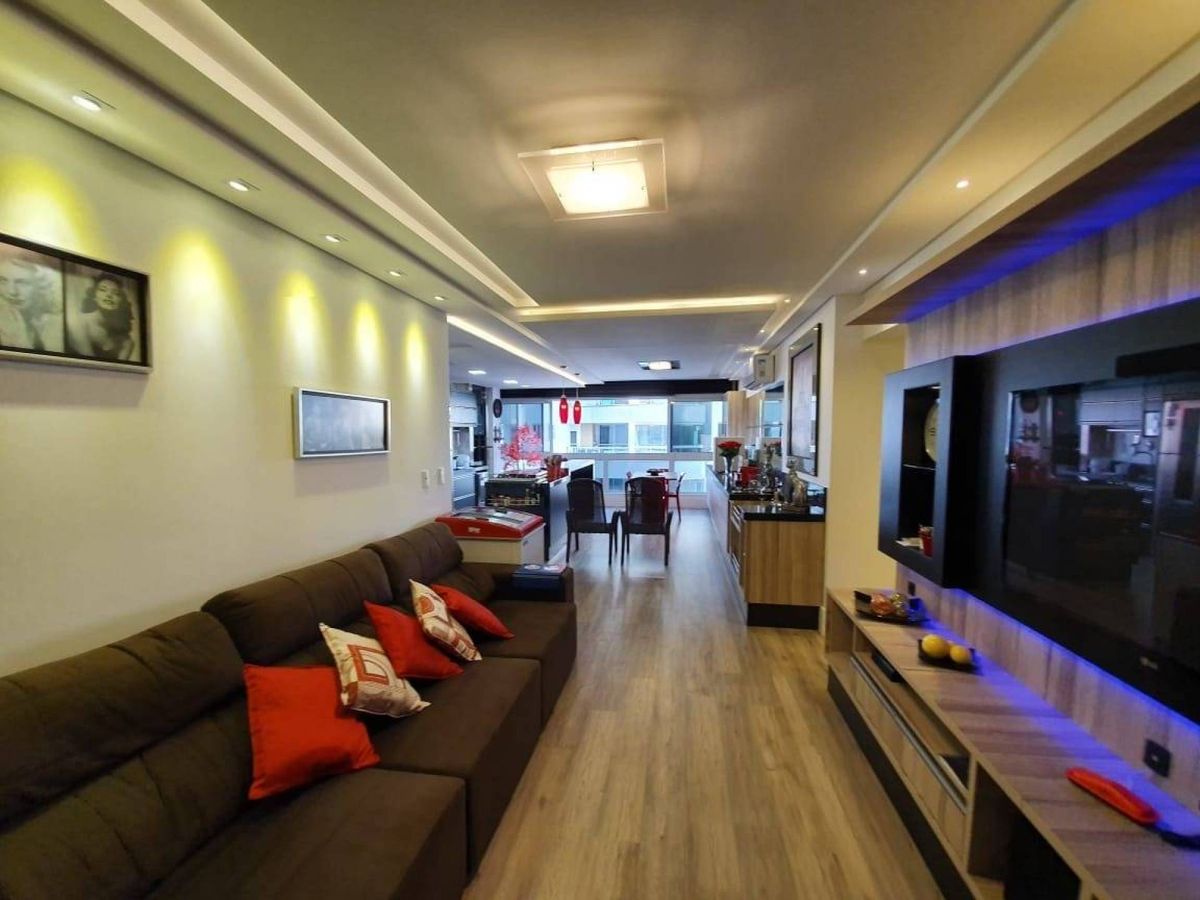 Apartamento à venda no Pioneiros: 