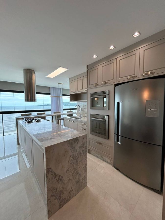 Apartamento à venda no Meia Praia: 