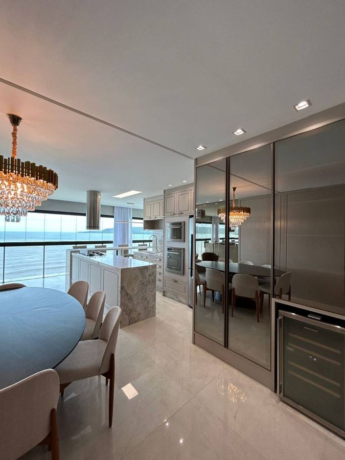 Apartamento à venda no Meia Praia: 