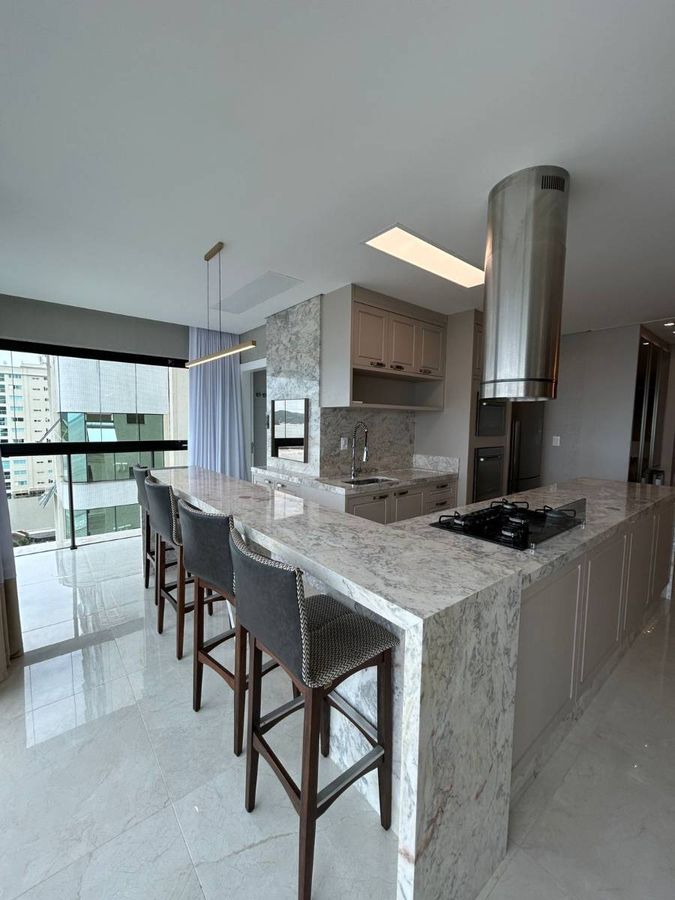 Apartamento à venda no Meia Praia: 