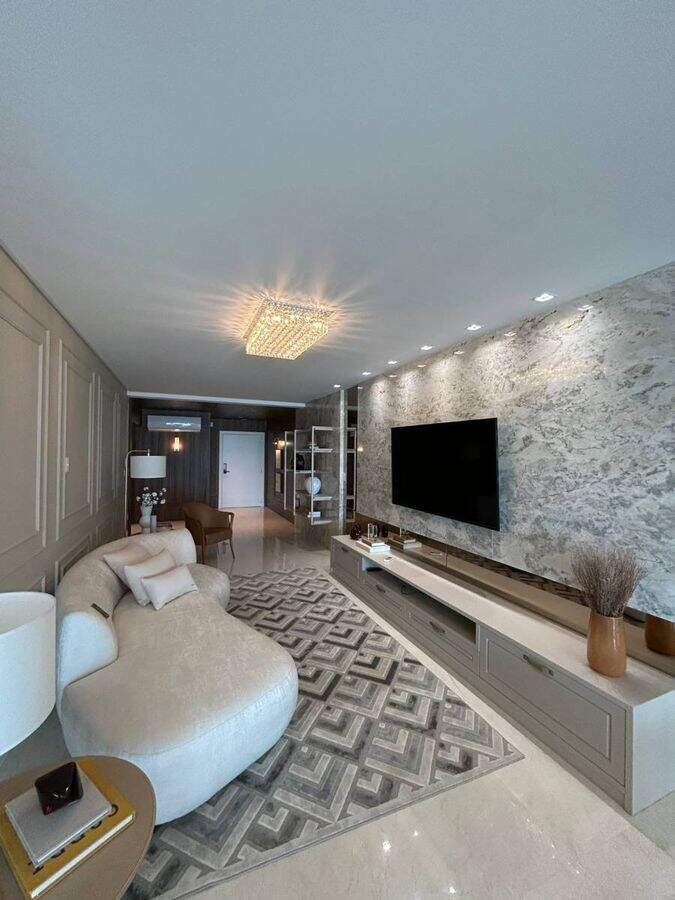 Apartamento à venda no Meia Praia: 