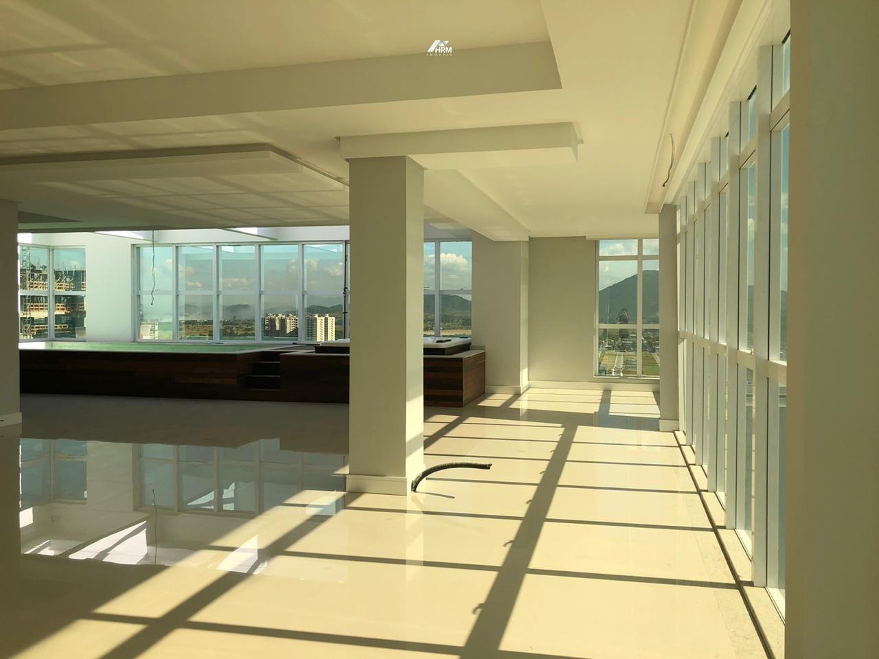 Apartamento à venda no Meia Praia: 