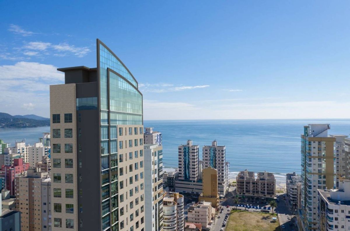 Apartamento à venda no Meia Praia: 