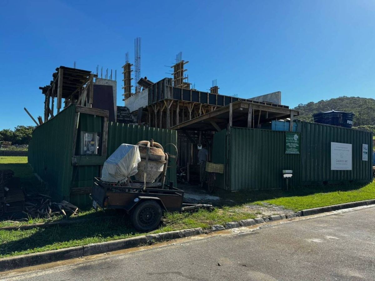 Casa de Condomínio à venda no Centro: 