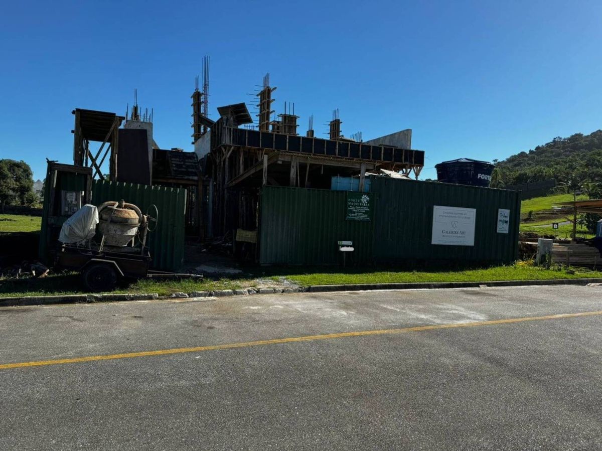 Casa de Condomínio à venda no Centro: 
