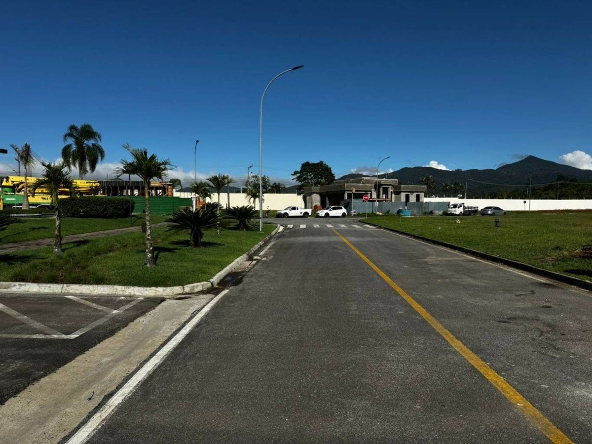 Casa de Condomínio à venda no Centro: 