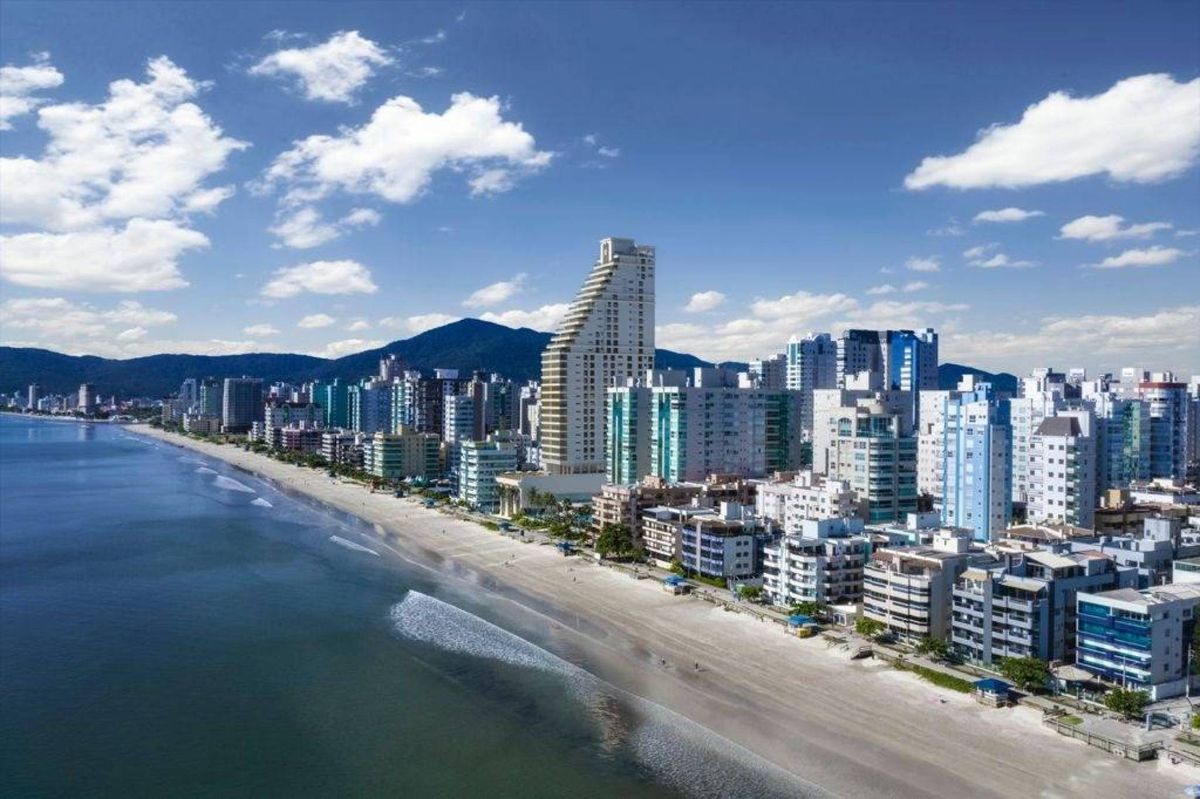 Apartamento à venda no Meia Praia: 